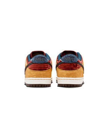 Nike SB Dunk Low Pro Cinema - Celestial Gold / Black - Dark Team Red Voir les baskets